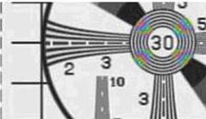 图5:色度路径中残余的亮度信号造成串色伪像。