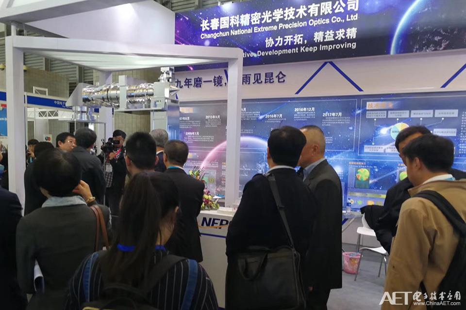 展台.jpg 展台.jpg