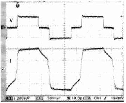 图4 　使用容性功率母排后变压器初级电压和电流波形